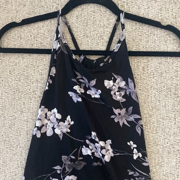 Magic fit high neck floral print tank top. Key hole in back.  Black and greys. - Picture 2 of 5